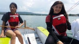 Michelle and Valerie learn to sail - online sailing course